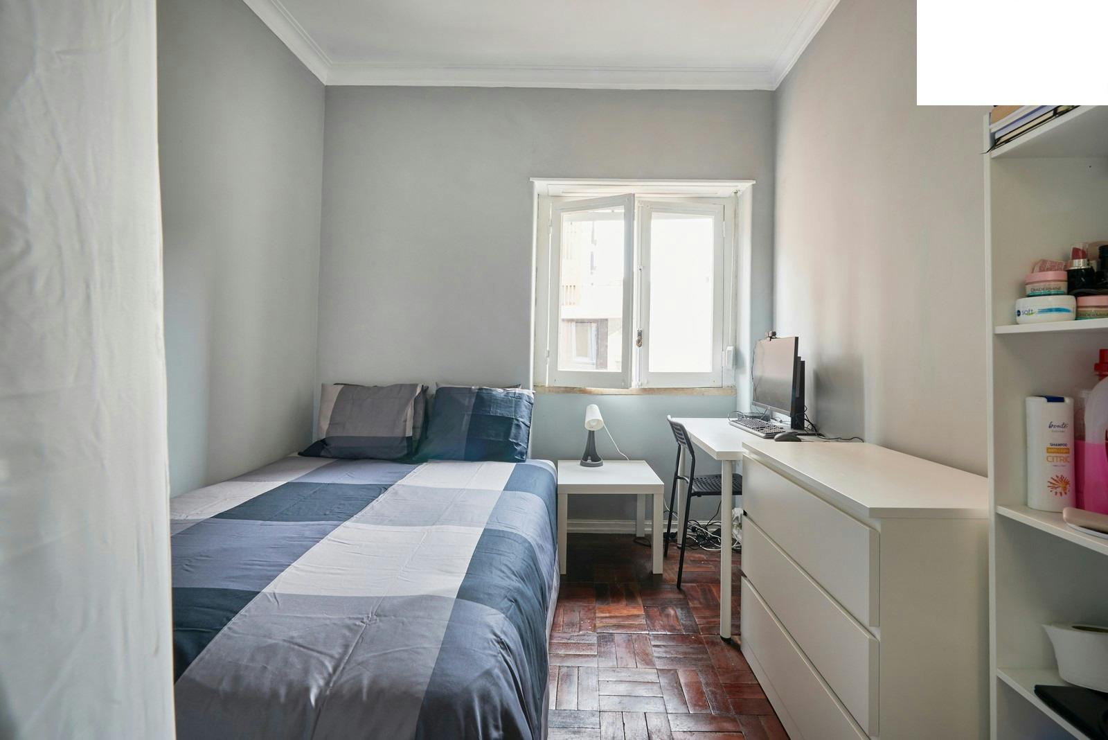 Private room for rent for €500 per month in Lisbon, Avenida Elias Garcia