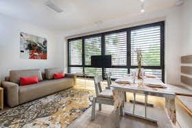 Apartment for rent for €2,700 per month in Barcelona, Carrer de la Creu Coberta