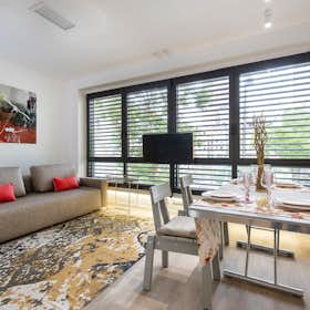 Apartment for rent for €2,700 per month in Barcelona, Carrer de la Creu Coberta
