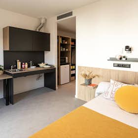 Studio for rent for €660 per month in Sevilla, Plaza La Marina Española