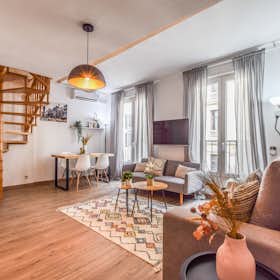 Apartment for rent for €2,800 per month in Madrid, Calle de Leganitos