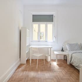 Private room for rent for €550 per month in Lisbon, Rua Sampaio e Pina
