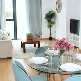Apartment for rent for €3,500 per month in Sevilla, Calle Albareda