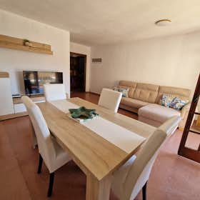 Apartment for rent for €1,100 per month in Port Saplaya, Plaça Major