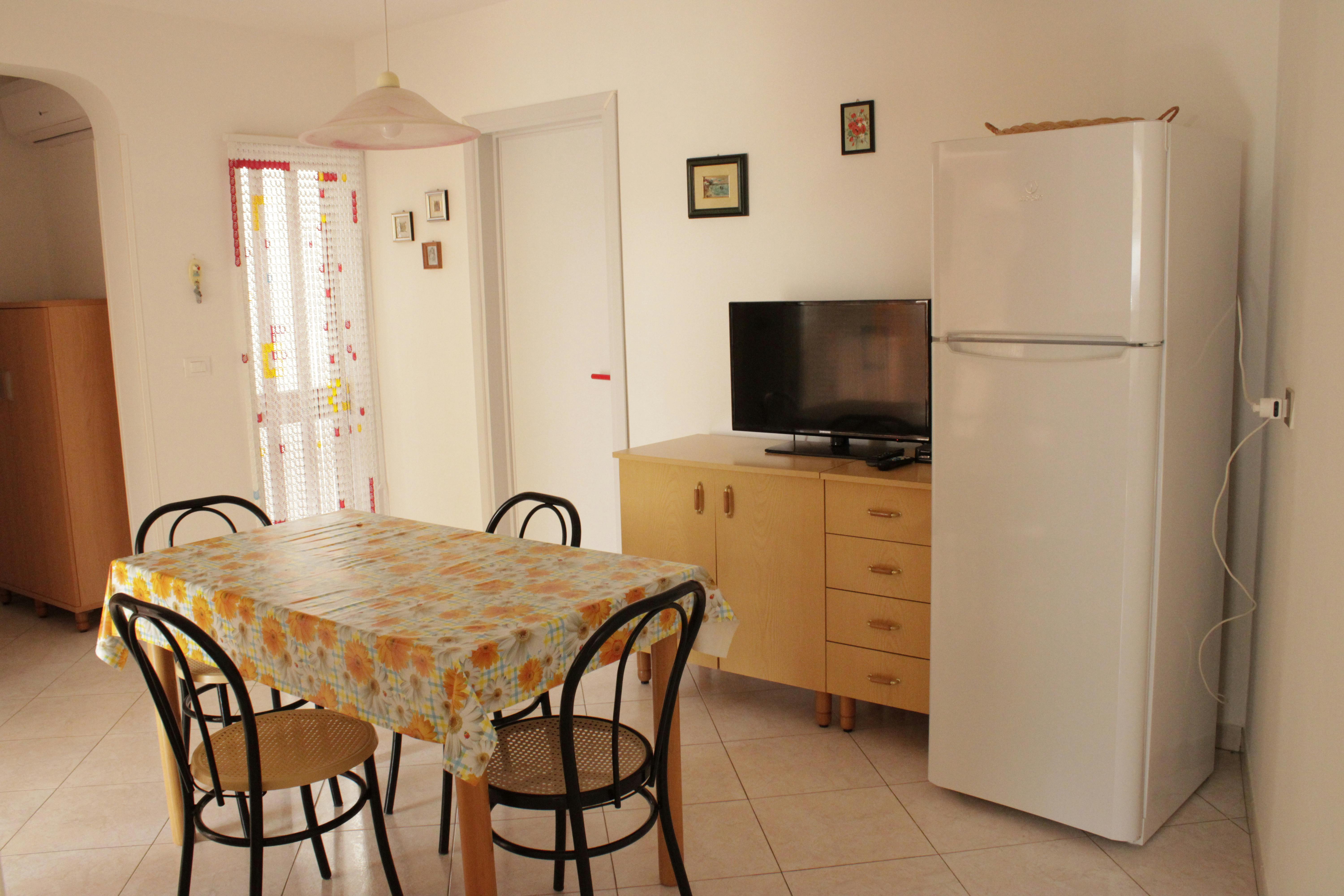 Hus att hyra för 1 200 € i månaden i Salve, Via dei Mirti