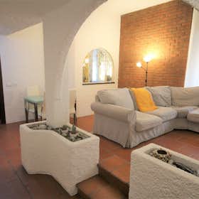 Apartment for rent for €1,950 per month in Milan, Via Uberto Visconti di Modrone