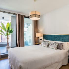 Apartment for rent for €2,970 per month in Sevilla, Calle Albareda