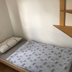 Отдельная комната сдается в аренду за 410 € в месяц в Leinfelden-Echterdingen, Leinfelder Straße