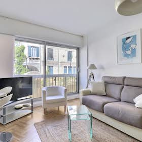 Apartment for rent for €2,120 per month in Paris, Rue Boileau