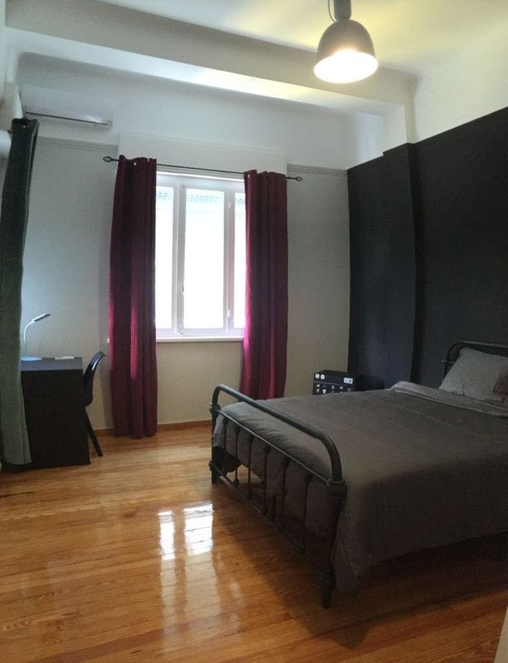 Private room for rent for €420 per month in Athens, Ippokratous