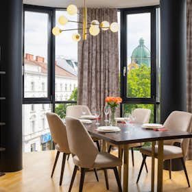 Apartment for rent for €2,480 per month in Vienna, Kürnbergergasse