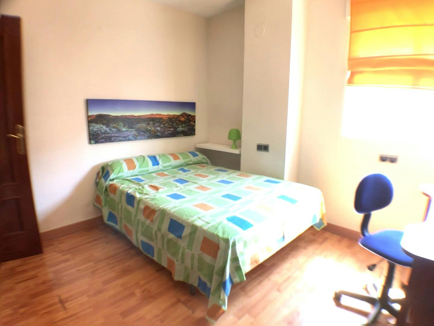 Отдельная комната сдается в аренду за 350 € в месяц в Granada, Calle Rosalía de Castro