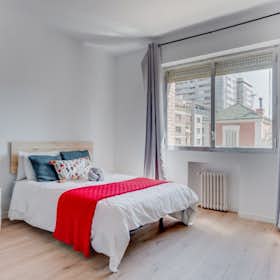 Private room for rent for €660 per month in Madrid, Calle de la Quintana