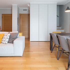 Apartment for rent for €3,310 per month in Milan, Via Imperia