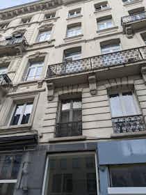 Apartment for rent for €1,125 per month in Brussels, Boulevard Émile Jacqmain