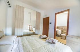 Спільна кімната за оренду для 750 EUR на місяць у Viterbo, Piazza Duomo