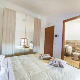 Общая комната сдается в аренду за 750 € в месяц в Viterbo, Piazza Duomo