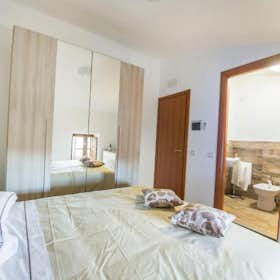 Habitación compartida en alquiler por 750 € al mes en Viterbo, Piazza Duomo