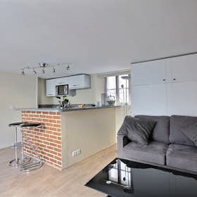 Studio for rent for €1,645 per month in Paris, Rue Quincampoix