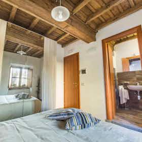 Mehrbettzimmer zu mieten für 750 € pro Monat in Viterbo, Piazza Duomo