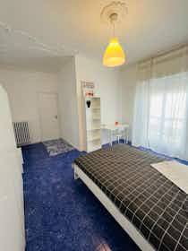 Private room for rent for €475 per month in Bari, Via Gaetano Salvemini