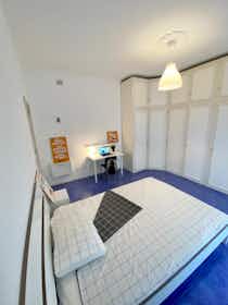 Private room for rent for €450 per month in Bari, Via Gaetano Salvemini