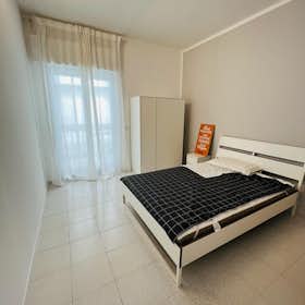 Private room for rent for €450 per month in Bari, Via Gaetano Salvemini