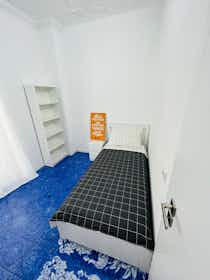 Отдельная комната сдается в аренду за 380 € в месяц в Bari, Viale Gaetano Salvemini