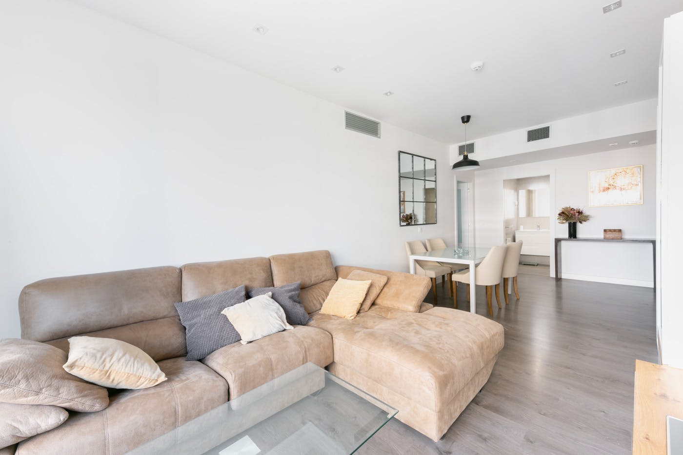 公寓 正在以 €1,700 的月租出租，其位于 L'Hospitalet de Llobregat, Plaça d'Europa