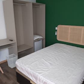 Private room for rent for €540 per month in Matosinhos, Avenida Marechal Gomes da Costa
