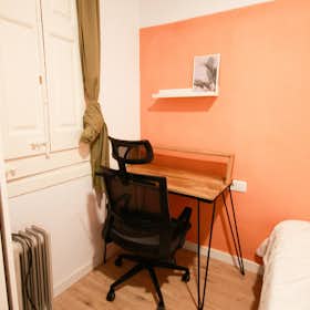Private room for rent for €590 per month in Barcelona, Carrer d'Aribau