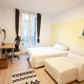 Private room for rent for €780 per month in Barcelona, Carrer d'Aribau