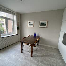 Maison à louer pour 2 500 €/mois à The Hague, Piet Heinstraat