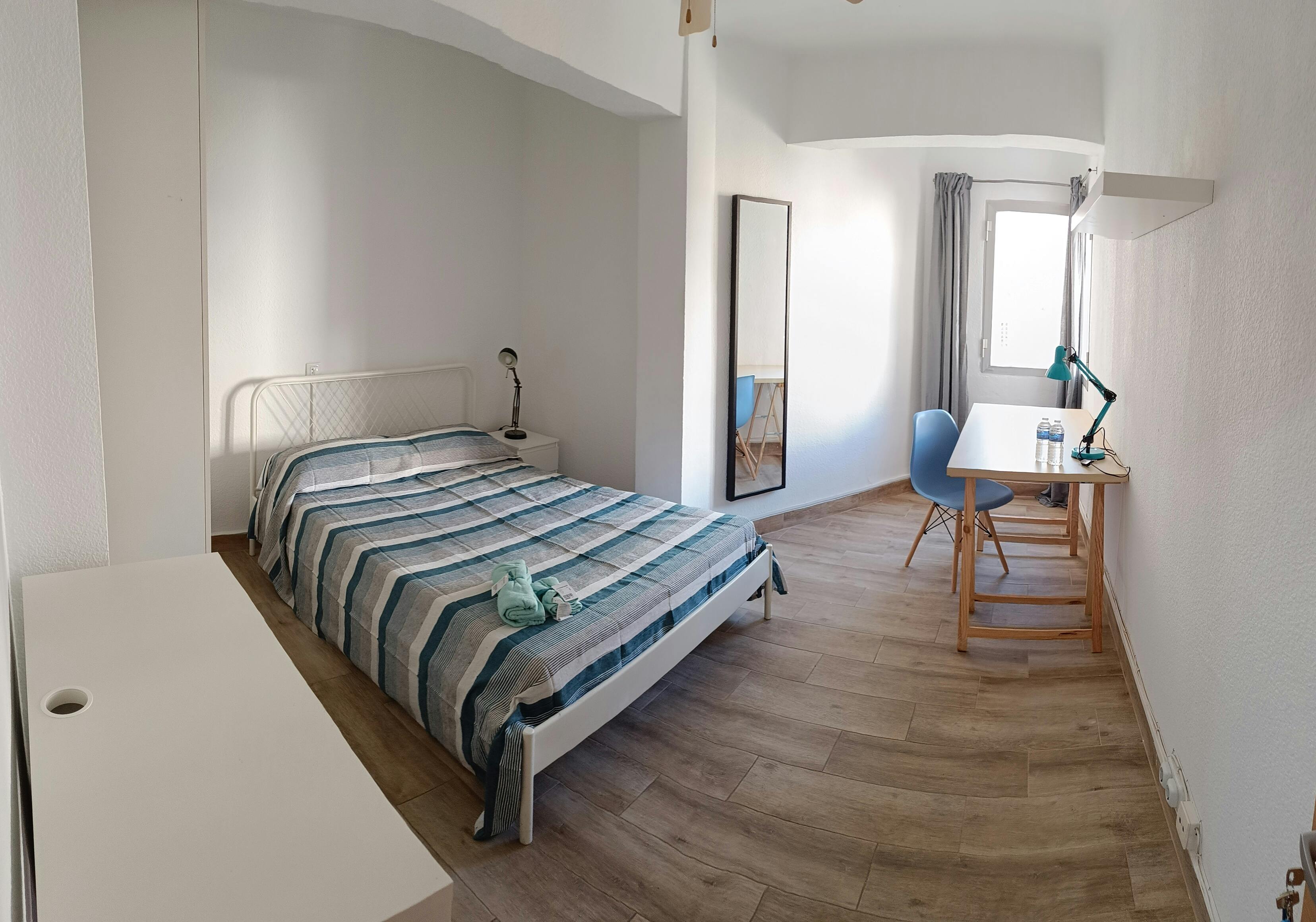 Chambre privée à louer pour 350 €/mois à Almería, Calle de Quesada
