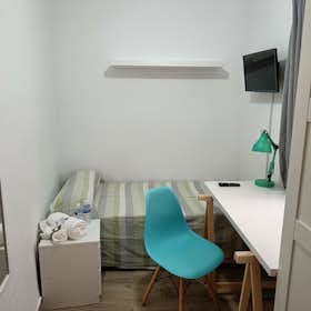 Privé kamer for rent for € 300 per month in Almería, Calle de Quesada