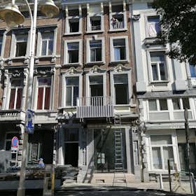 Studio te huur voor € 750 per maand in Liège, Boulevard Saucy