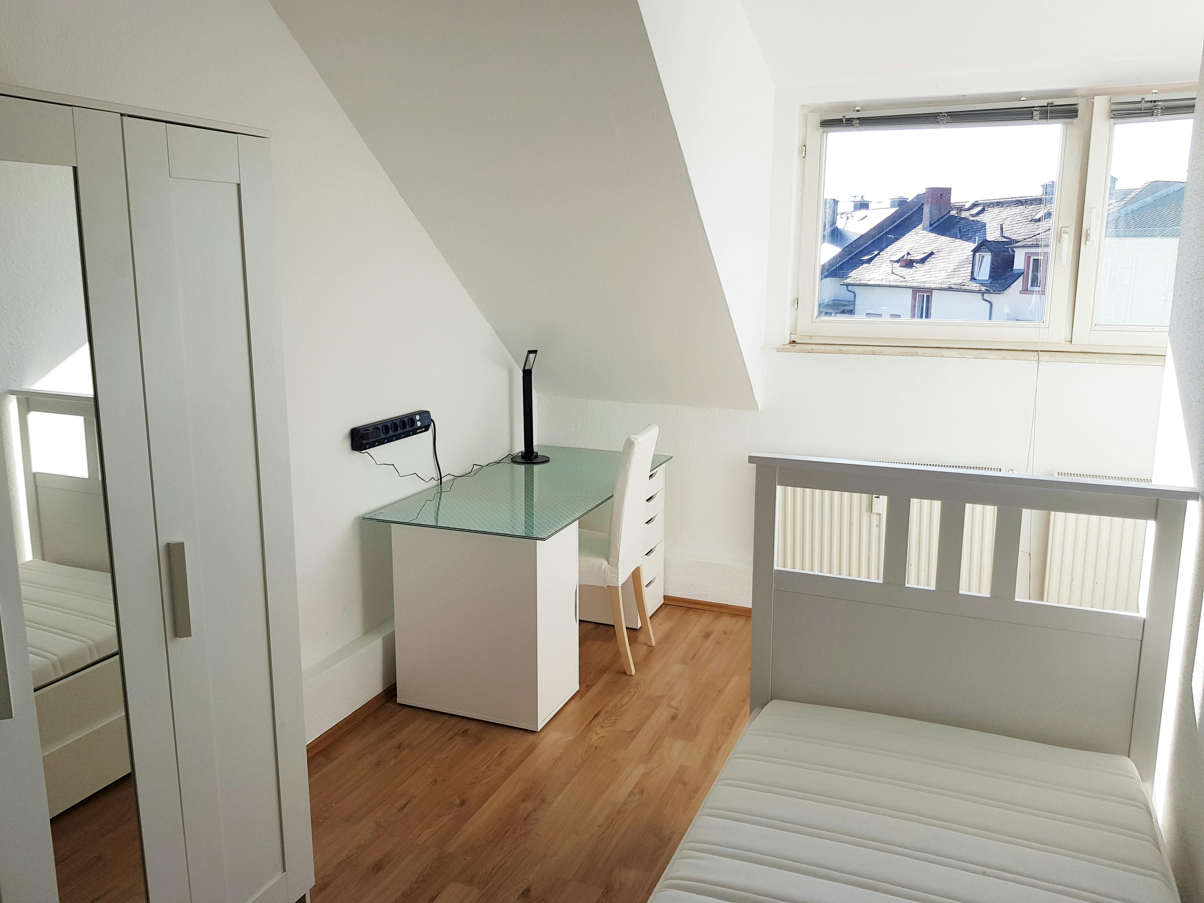 Private room for rent for €585 per month in Offenbach, Rathenaustraße