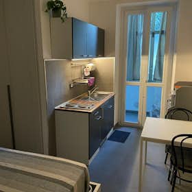 Private room for rent for €590 per month in Turin, Via Tarvisio