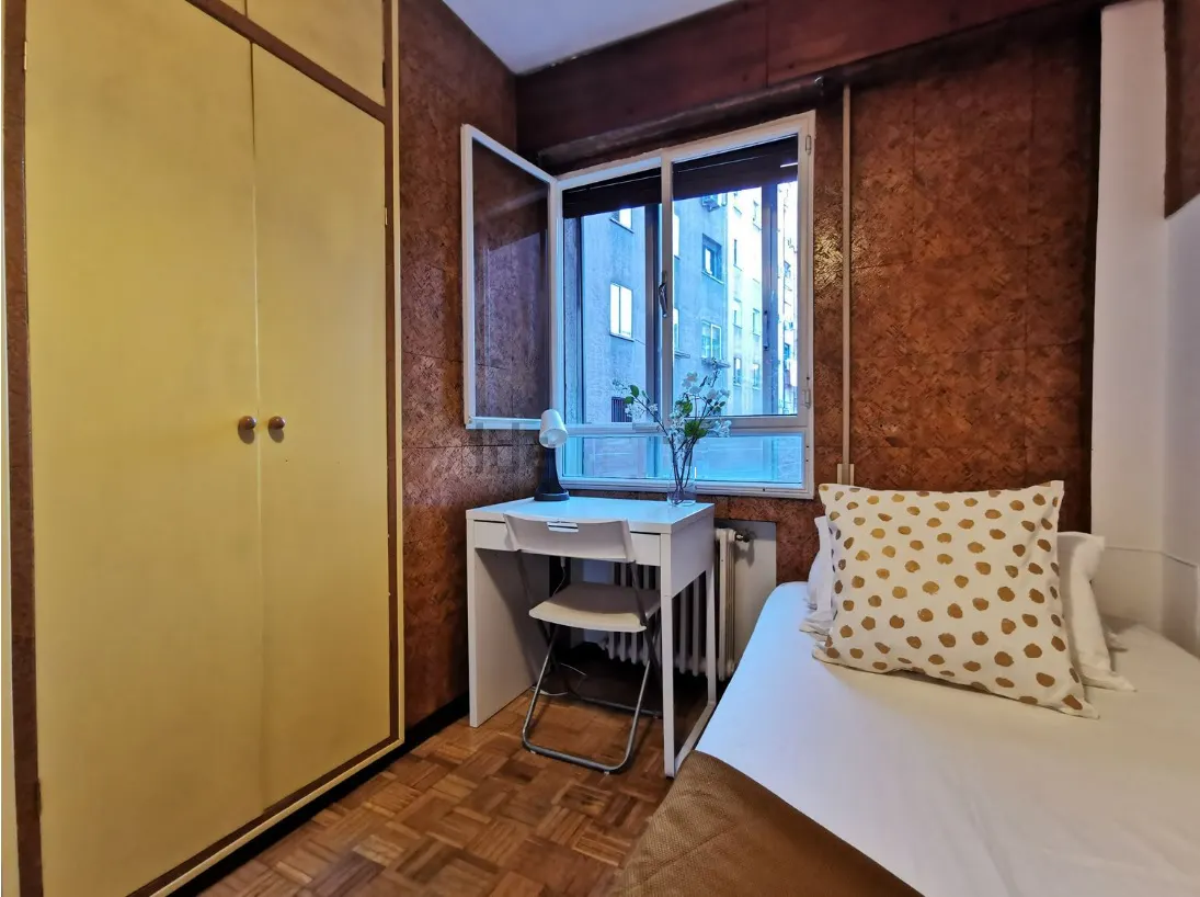 Private room in Calle de Francisco Silvela, Madrid (1202424) ROOM 2