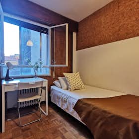 Private room for rent for €560 per month in Madrid, Calle de Francisco Silvela