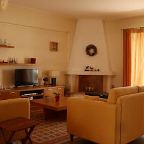 Apartment for rent for €1,600 per month in Álimos, Tsouderou