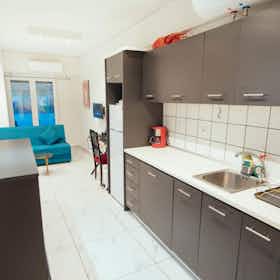 Studio for rent for €450 per month in Athens, Valtetsiou