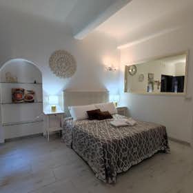 Apartment for rent for €1,500 per month in Florence, Via della Spada