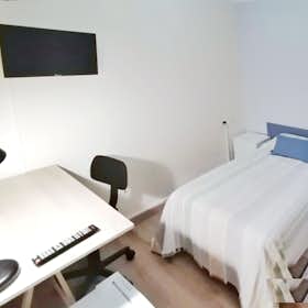 Private room for rent for €330 per month in Alicante, Avenida de Aguilera