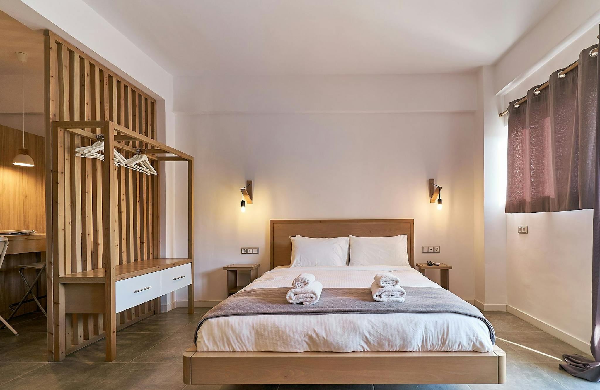 Veikou, Athens preview