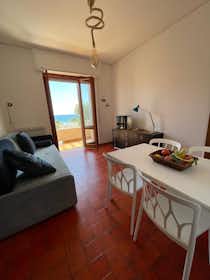 Appartement te huur voor € 2.000 per maand in Albenga, Via Amerigo Vespucci