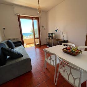 Wohnung zu mieten für 2.000 € pro Monat in Albenga, Via Amerigo Vespucci