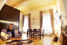 公寓 正在以 €2,000 的月租出租，其位于 Pietrasanta, Via Giuseppe Mazzini
