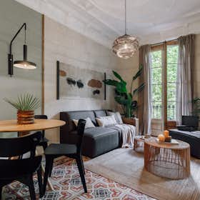 Apartment for rent for €2,937 per month in Barcelona, Carrer de València