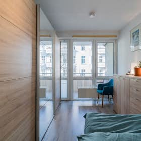 Apartment for rent for €1,530 per month in Berlin, Florastraße